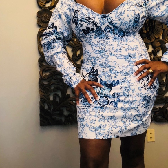 Puff Sleeve Classic Floral Printed Mini Dress - Picture 2 of 4